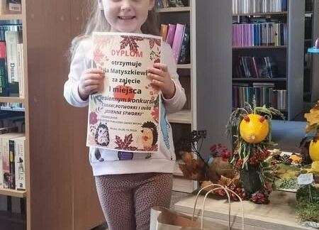 Grafika 3: Fotorelacja z wręczenia nagród w konkursie "Cudaki, potworki i inne jesienne stworki"