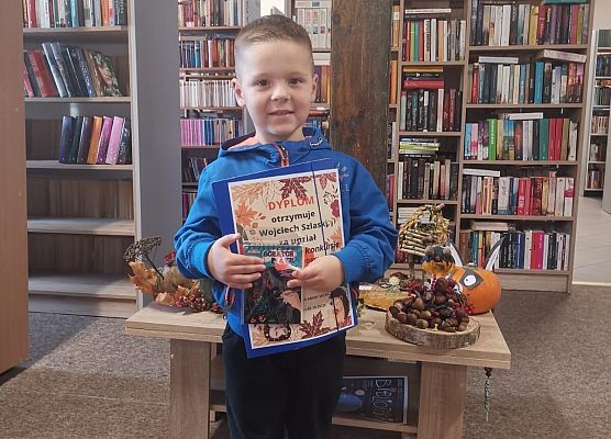 Grafika 5: Fotorelacja z wręczenia nagród w konkursie "Cudaki, potworki i inne jesienne stworki"