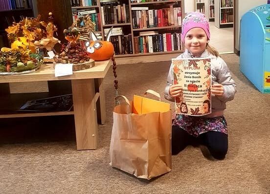 Grafika 6: Fotorelacja z wręczenia nagród w konkursie "Cudaki, potworki i inne jesienne stworki"