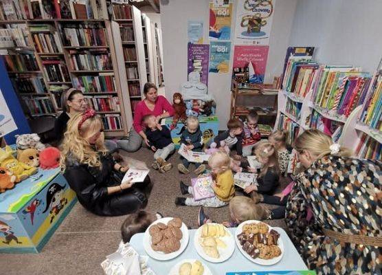 Grafika 1: 5 listopada 2022r. - Międzynarodowy Dzień Postaci z Bajek!!!