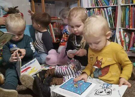 Grafika 2: 5 listopada 2022r. - Międzynarodowy Dzień Postaci z Bajek!!!