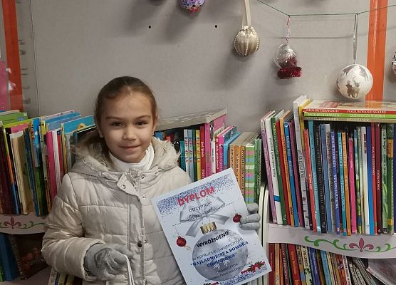 Grafika 2: Fotorelacja z wręczenia nagród w konkursie "Najładniejsza bombka choinkowa"