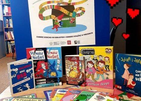 Grafika 2: 8 maja Dzień Bibliotekarza i Bibliotek