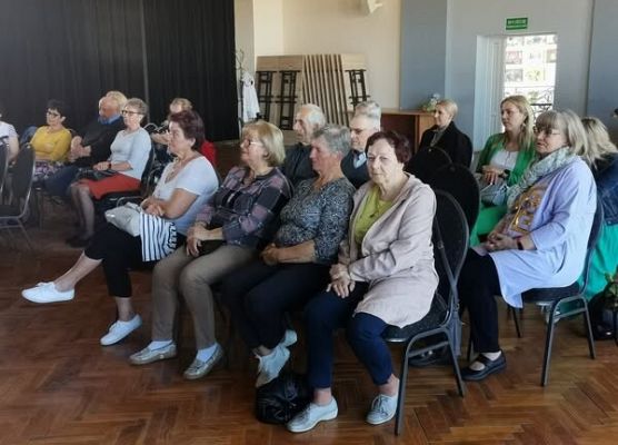 Grafika 1: Spotkanie autorskie z Adrianą Rak w ramach tygodnia bibliotek