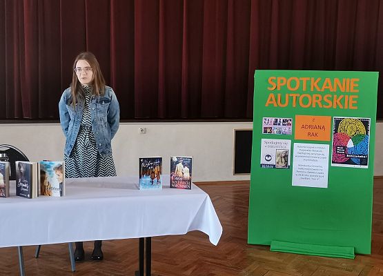Grafika 2: Spotkanie autorskie z Adrianą Rak w ramach tygodnia bibliotek