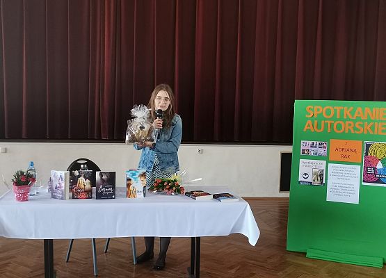 Grafika 3: Spotkanie autorskie z Adrianą Rak w ramach tygodnia bibliotek