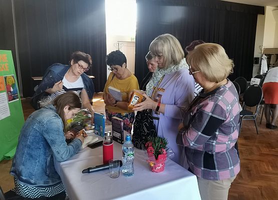 Grafika 5: Spotkanie autorskie z Adrianą Rak w ramach tygodnia bibliotek
