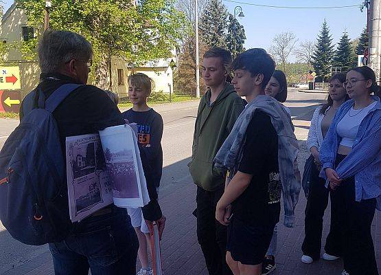 Grafika 2: Tydzień Bibliotek -  SPACER PO WICKU Z HISTORIĄ W TLE