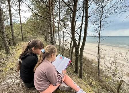 Grafika 5: KONKURS FOTOGRAFICZNY  "Pokaż, co, gdzie i jak czytasz"