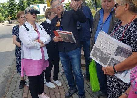 Grafika 4: "SPACER PO WICKU Z HISTORIĄ W TLE" - 16.06.2023r.