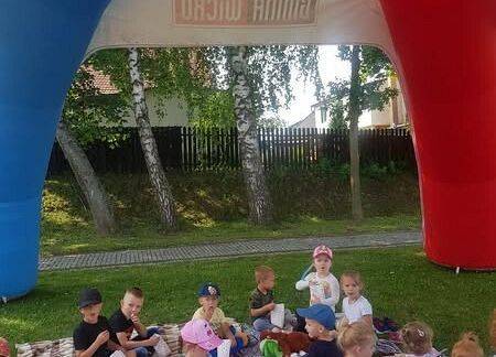 Grafika 1: Wakacyjne spotkanie na polanie dla przedszkolaków