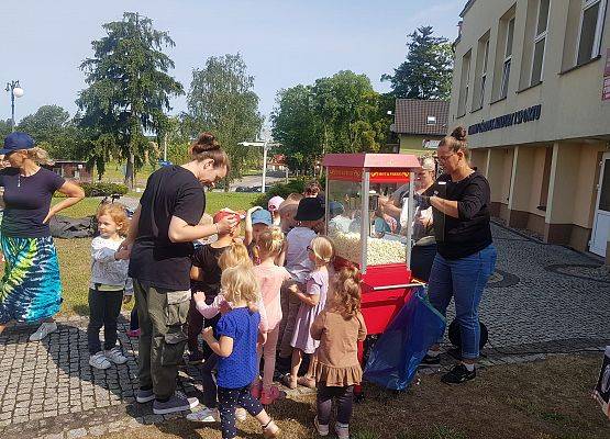 Grafika 3: Wakacyjne spotkanie na polanie dla przedszkolaków