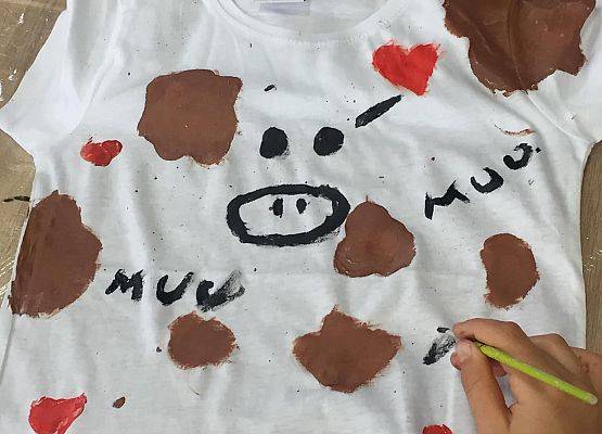 Grafika 8: Malowanie toreb i koszulek - 11.08.2023r.