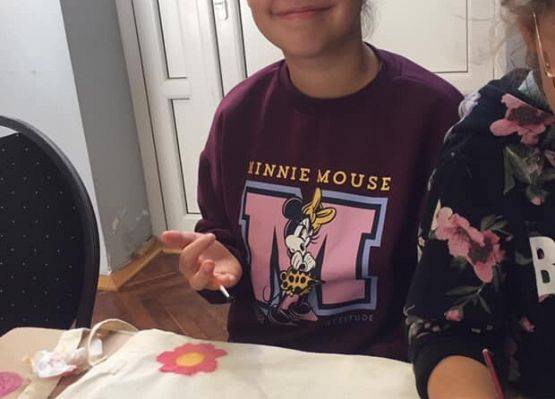 Grafika 7: Malowanie toreb i koszulek - 11.08.2023r.