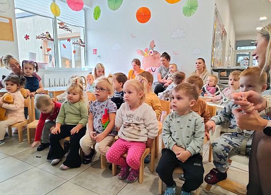 Grafika 4: ŚWIATOWY DZIEŃ POSTACI Z BAJEK