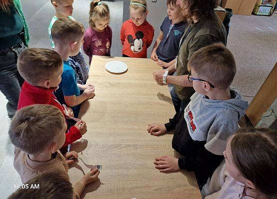 Grafika 4: "Bajki botaniczne" - warsztaty w bibliotece