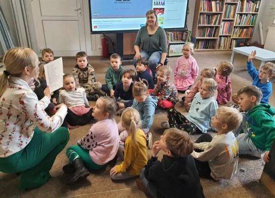 Grafika 2: Odwiedziny dzieci z Przedszkola Gminnego w Wicku - 23.04.2024r.