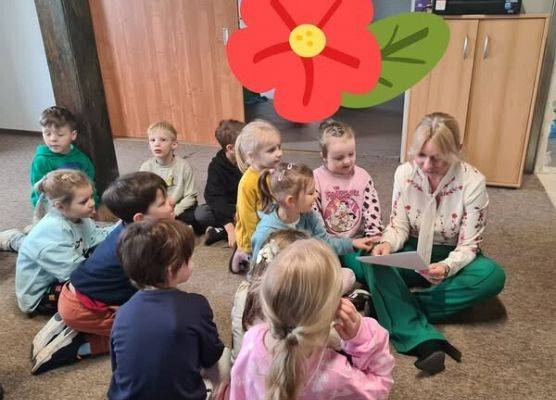 Grafika 1: Odwiedziny dzieci z Przedszkola Gminnego w Wicku - 23.04.2024r.