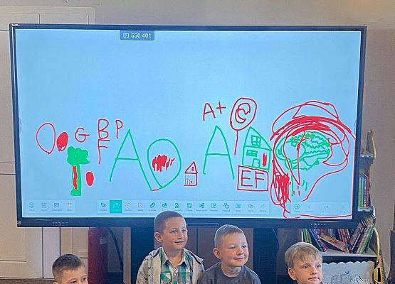 Grafika 3: Odwiedziny dzieci z Przedszkola Gminnego w Wicku - tydzień bibliotek