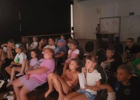 Grafika 2: Zajęcia wakacyjne w klimacie filmowym