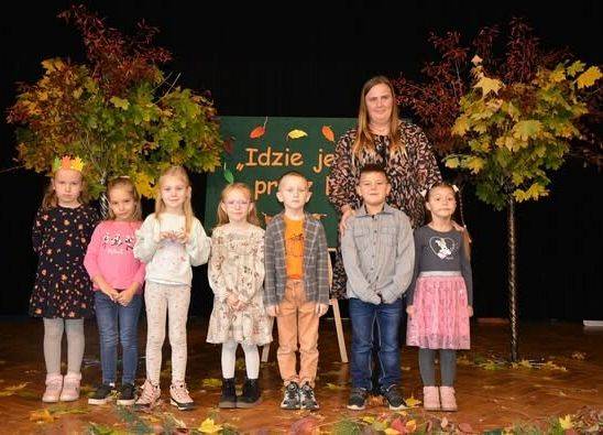 Grafika 4: Konkurs recytatorski "Idzie jesień przez las"