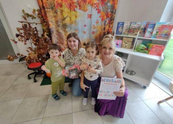 Grafika 4: 5 listopada - Międzynarodowy Dzień Postaci z Bajek 