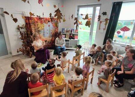 Grafika 1: 5 listopada - Międzynarodowy Dzień Postaci z Bajek 