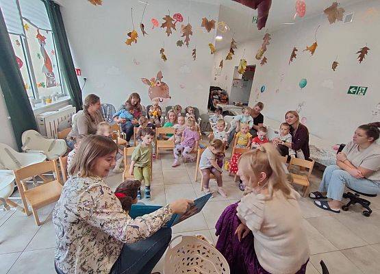 Grafika 3: 5 listopada - Międzynarodowy Dzień Postaci z Bajek 