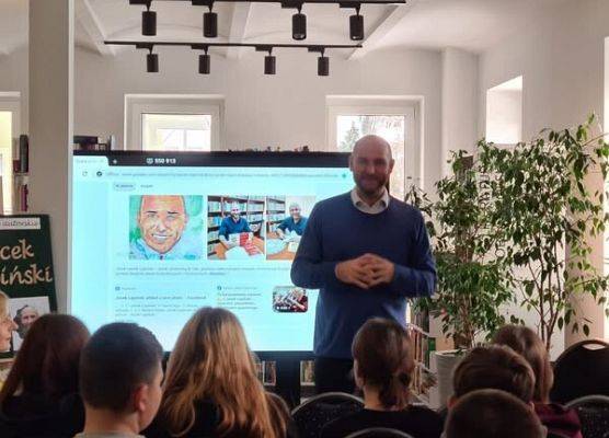 Grafika 1: Spotkanie autorskie z Jackiem Łapińskim w dn. 21.11.2024r.