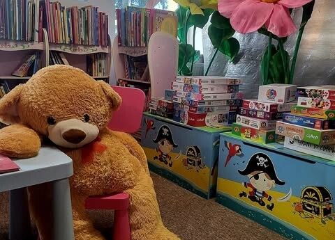 Grafika 1: Światowy Dzień Pluszowego Misia