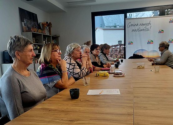 Grafika 5: Spotkanie z książką w Klubie Seniora