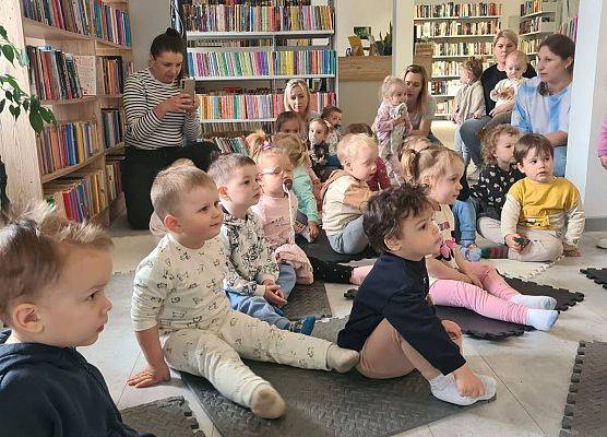 Grafika 1: Wizyta dzieci z Gminnego Żłobka w Charbrowie