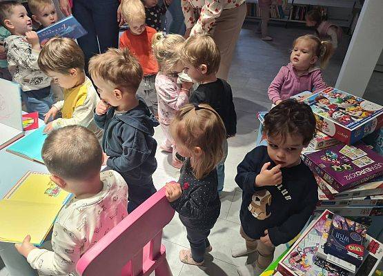 Grafika 10: Wizyta dzieci z Gminnego Żłobka w Charbrowie