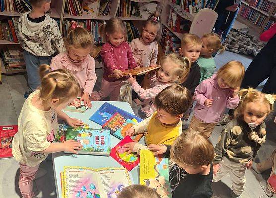 Grafika 5: Wizyta dzieci z Gminnego Żłobka w Charbrowie