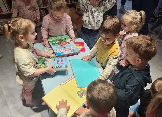 Grafika 6: Wizyta dzieci z Gminnego Żłobka w Charbrowie