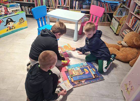 Grafika 5: Wizyta przedszkolaków w bibliotece z okazji Światowego Dnia Książki i Praw Autorskich