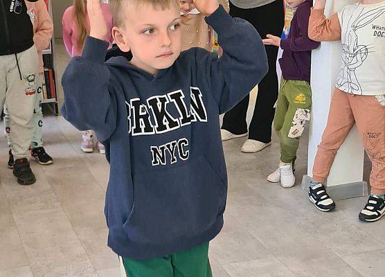 Grafika 11: Wizyta przedszkolaków w bibliotece z okazji Światowego Dnia Książki i Praw Autorskich