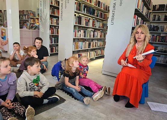 Grafika 8: Wizyta przedszkolaków w bibliotece z okazji Światowego Dnia Książki i Praw Autorskich