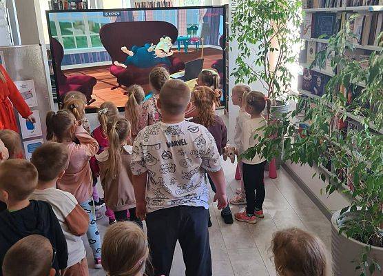 Grafika 12: Wizyta przedszkolaków w bibliotece z okazji Światowego Dnia Książki i Praw Autorskich