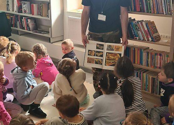 Grafika 4: Spotkanie z edukatorem ze Słowińskiego Parku Narodowego Panem Łukaszem Fuglewiczem