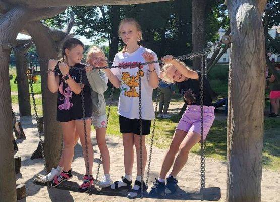 Grafika 8: Zajęcia wakacyjne - dzień czwarty