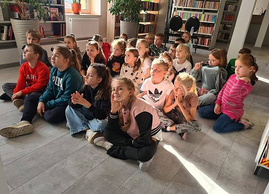 Grafika 4: Odwiedziny uczniów klas I - III ze Szkoły Podstawowej im. Orła Białego w Szczenurzy