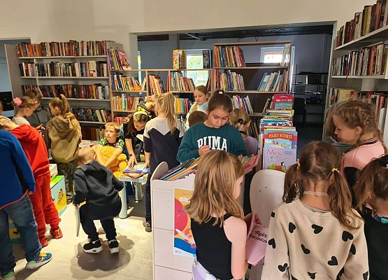 Grafika 2: Odwiedziny uczniów klas I - III ze Szkoły Podstawowej im. Orła Białego w Szczenurzy