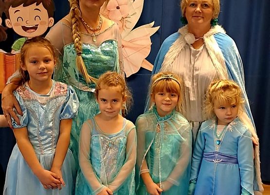 Grafika 2: Dzień Postaci z Bajek