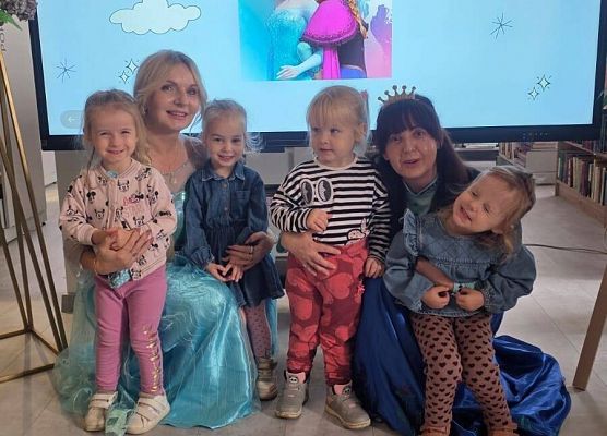 Grafika 9: Międzynarodowy Dzień Postaci z Bajek w bibliotece!