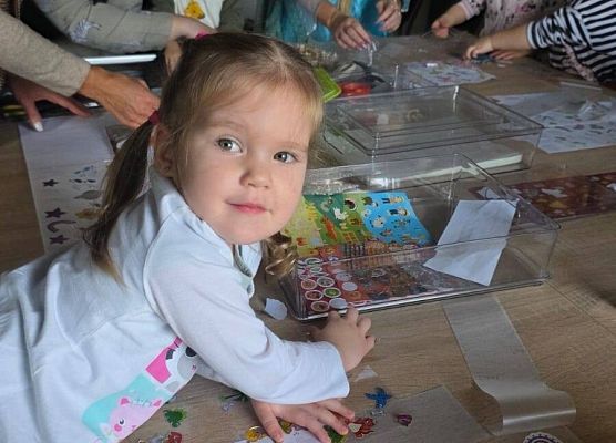 Grafika 8: Międzynarodowy Dzień Postaci z Bajek w bibliotece!