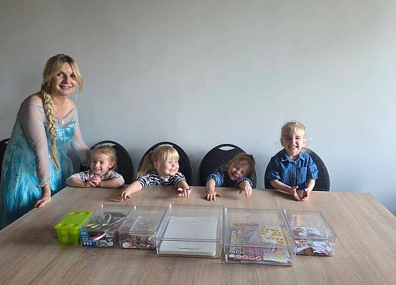 Grafika 7: Międzynarodowy Dzień Postaci z Bajek w bibliotece!