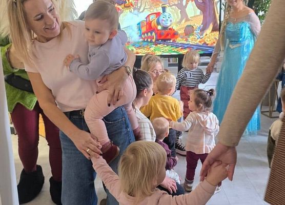 Grafika 5: Międzynarodowy Dzień Postaci z Bajek w bibliotece!