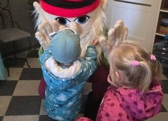 Grafika 2: Międzynarodowy Dzień Postaci z Bajek w bibliotece!