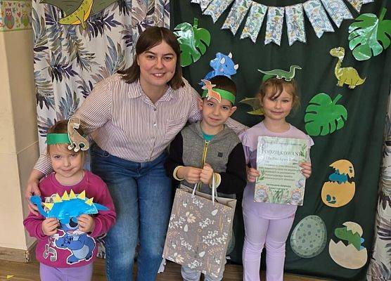 Grafika 9: Dzień Dinozaura